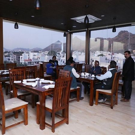 烏代浦 Pine Regency - Aravali'S Peak View酒店 外观 照片