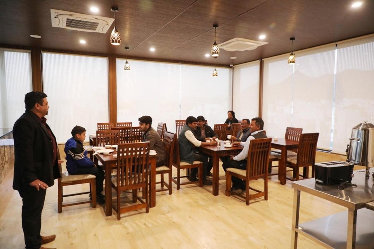 烏代浦 Pine Regency - Aravali'S Peak View酒店 外观 照片